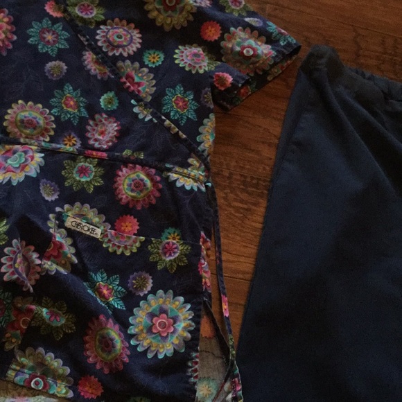 Scrub set - Picture 2 of 2